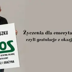 Zbyszek z ZUS-u z tablicą "Zapłaciłeś ostatnią składkę. Gratulujemy!" to wierszyk dla emeryta.