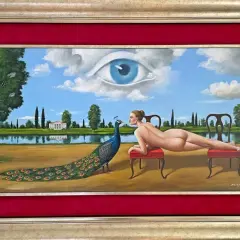 Obraz ukazuje nagą kobietę i pawia na tle pałacu i nieba z okiem. Surrealistyczne ujęcie oddaje głębokie emocje w malarstwie.