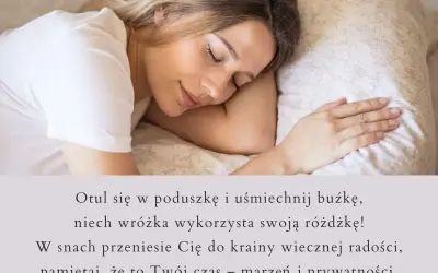 Kobieta śpi, otulona poduszką. Wiersze wzruszające do łez, które przenoszą w krainę marzeń i prywatności.