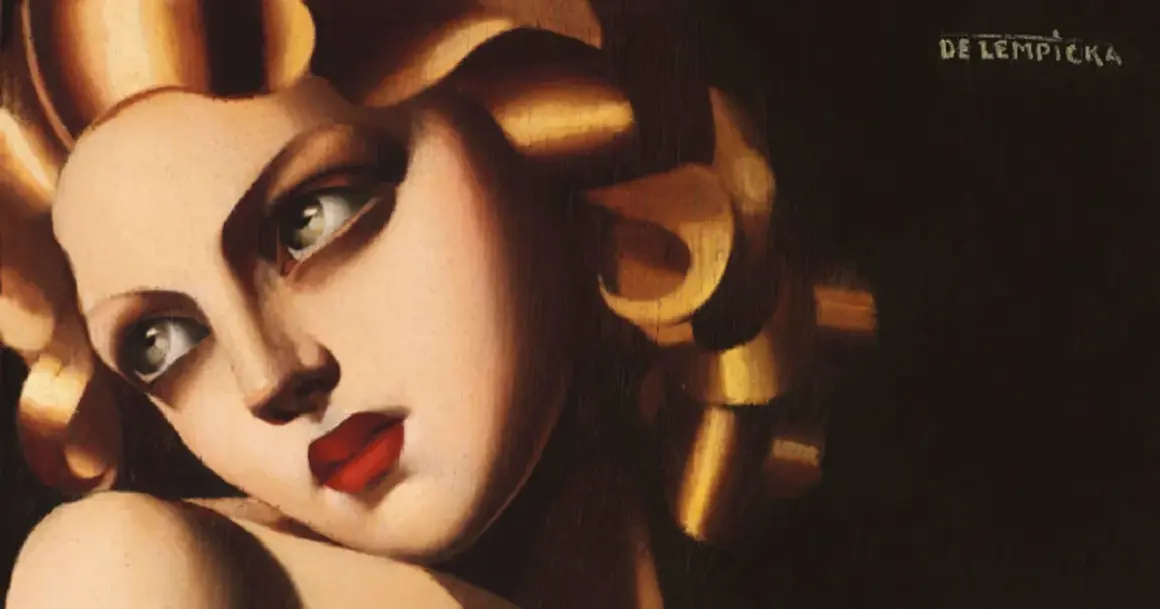 Portret kobiety z burzą złotych loków i wyrazistymi czerwonymi ustami, dzieło tamara łempicka.
